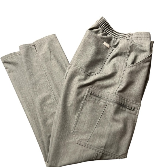 Figs Women's Gray Scrub Pants with lots of pockets size medium - Picture 10 of 12